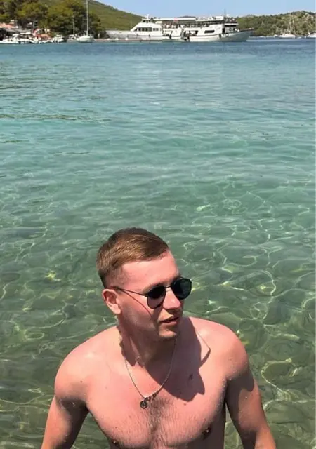 Я Vladislav, 31, из Кёльна, ищу знакомства на одну ночь