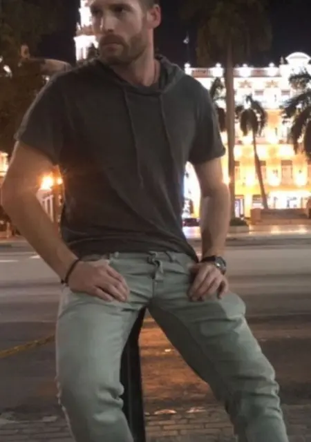 Bi Guy из Афин, мне 37, познакомлюсь