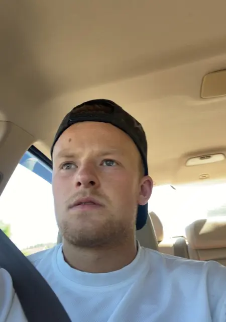 Я Emil, 22, из Алингсаса, ищу знакомство для постоянных отношений