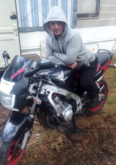 Сергей из Старых Дорог, мне 25, познакомлюсь на одну ночь