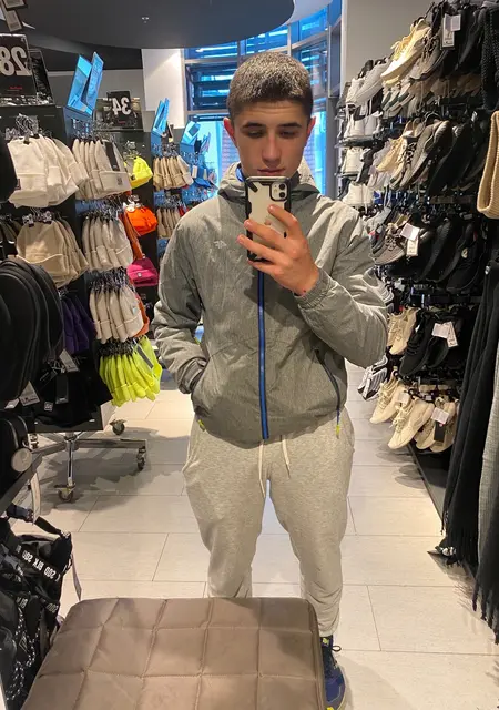 Я Петро, 20, знакомлюсь для общения в Познани