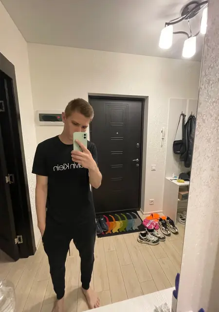 Антон из Харькова, ищу на сайте знакомства без обязательств