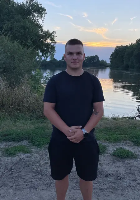 Назарій з Тернополя, мені 21 років, познайомлюсь без зобов'язань