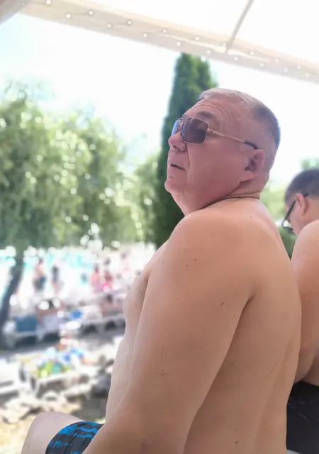 Я Юрий, 55 років з Києва, шукаю знайомства без зобов'язань