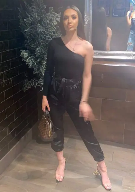 Я Sara, 31, знакомлюсь в Париже