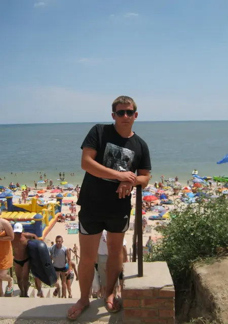 Влад из Люботина, ищу на сайте знакомства на одну ночь