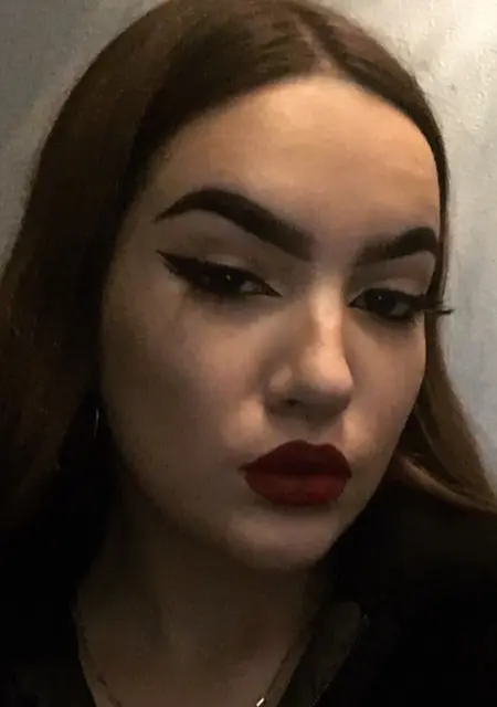 Кристина з Чернігова, шукаю на сайті приємне проведення часу