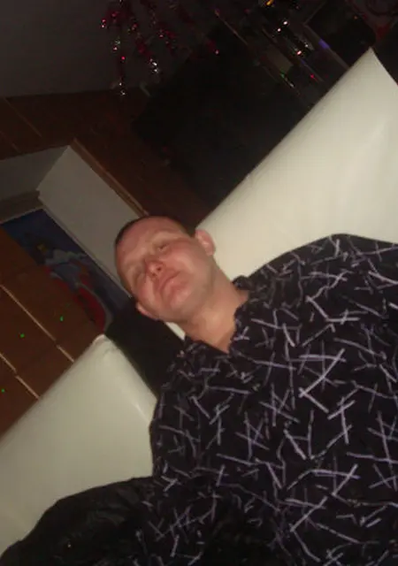 Андрей из Марганца, мне 41, познакомлюсь на одну ночь