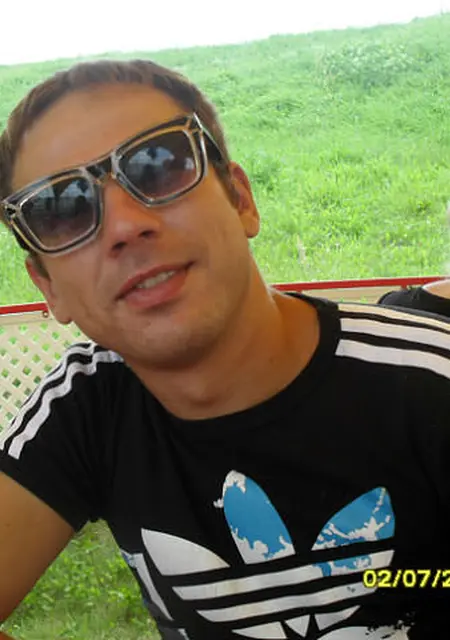 Я Денис, 39, из Речицы, ищу знакомства без обязательств