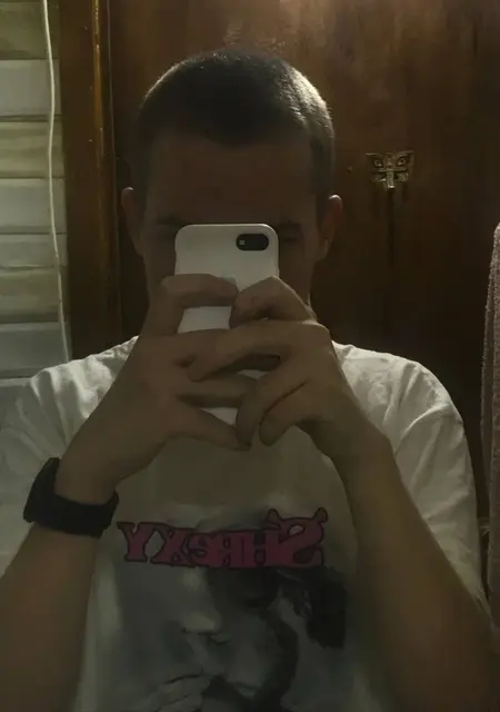 Я Дмитрий, 20, из Енакиева, ищу знакомство для постоянных отношений