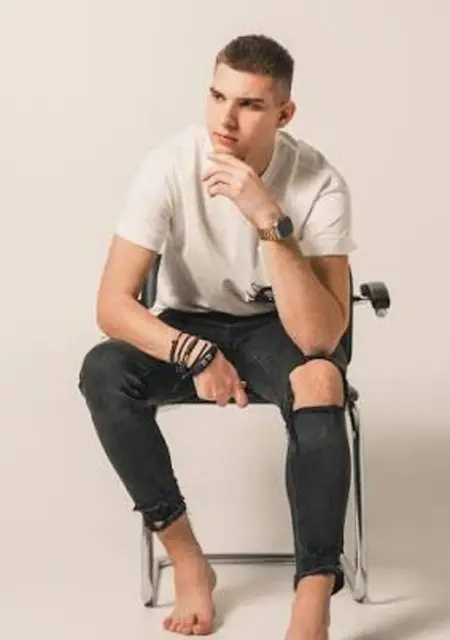 Тарас з Львова, мені 18 років, познайомлюсь без зобов'язань