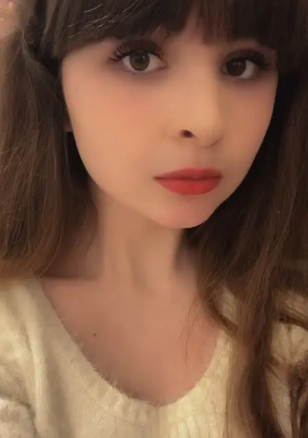 Аліна з Львів, мені 20 років, познайомлюсь для вірт