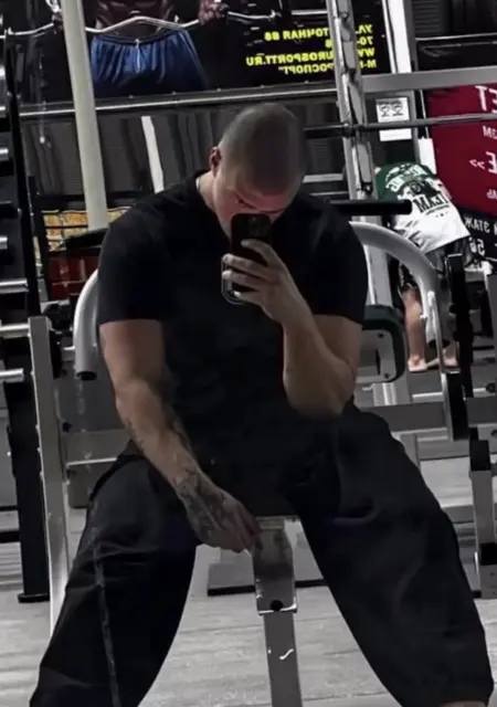 Илья из Амстердама, мне 20, познакомлюсь без обязательств