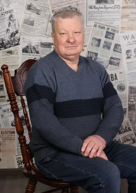 Я Михаил, 67, знакомлюсь для открытые отношения в Чернигове