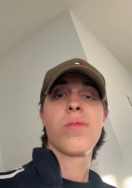 Ilya из Швайнфурт, мне 21, познакомлюсь для приятного времяпровождения