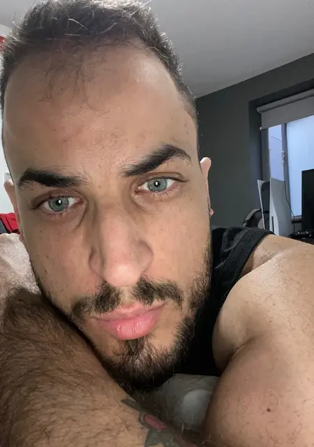 Dario из Ливерпуля, ищу на сайте знакомства без обязательств