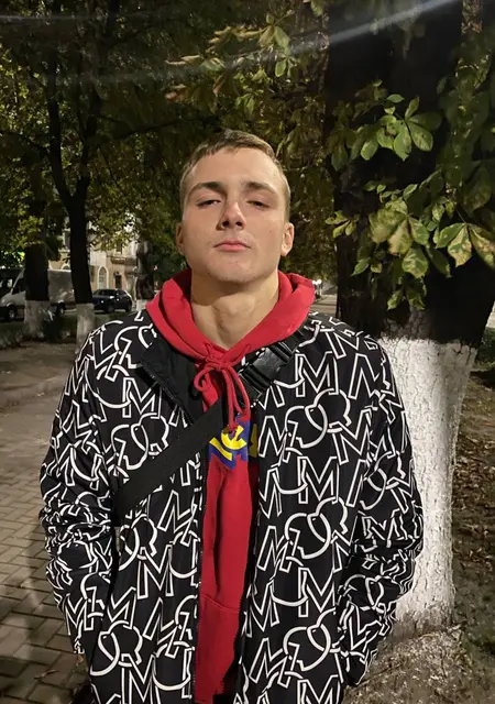 Ваня из Енакиева, ищу на сайте знакомства без обязательств