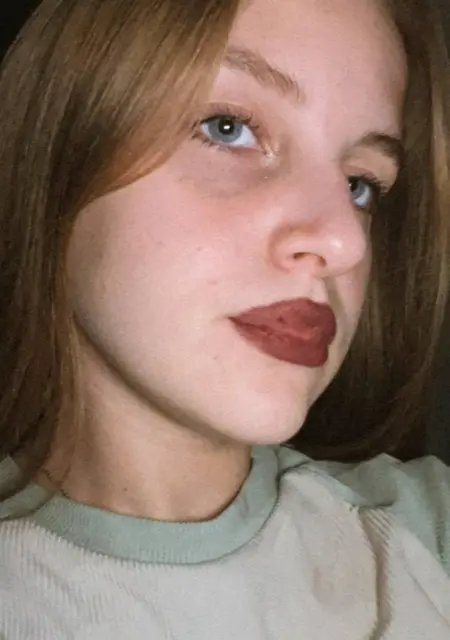 Я Алина, 18 років з Ізюм, шукаю знайомство для вірт