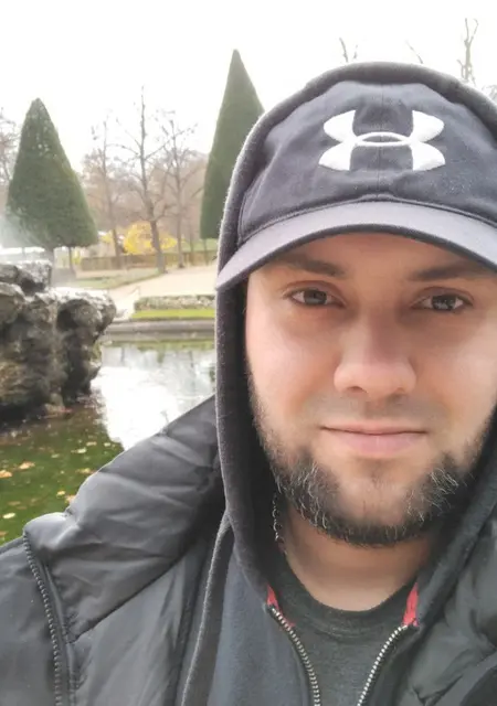 Я Vova, 31 років, знайомлюсь на одну ніч у Кіцмань