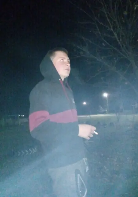 Игорь з Комиш-Зоря, мені 21 років, познайомлюсь без зобов'язань