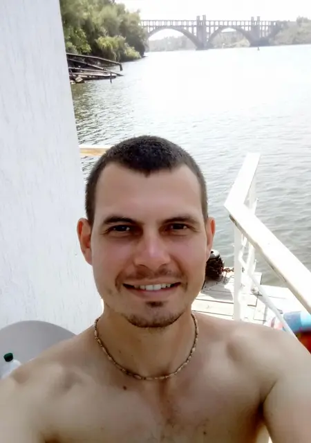 Руслан из Мелитополя, ищу на сайте знакомства на одну ночь