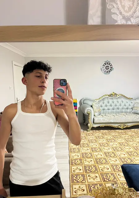 Smail из Измира, мне 25, познакомлюсь без обязательств