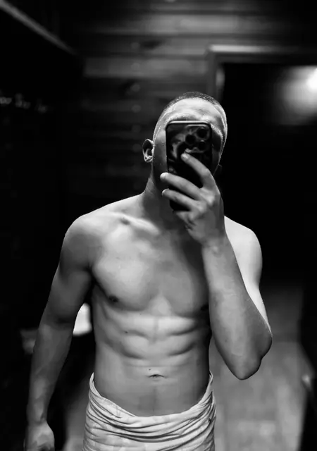 Я Даня, 25 років з Макіївки, шукаю знайомства без зобов'язань