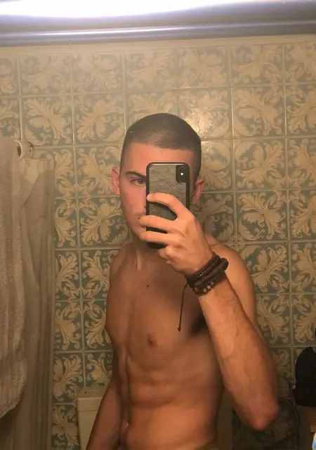 Я Aggelos, 20, из Афин, ищу знакомство для приятного времяпровождения