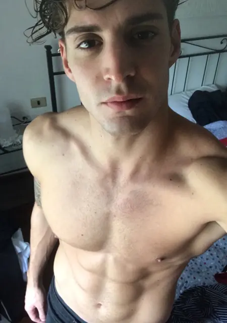 Kevin из Катания, ищу на сайте знакомства на одну ночь