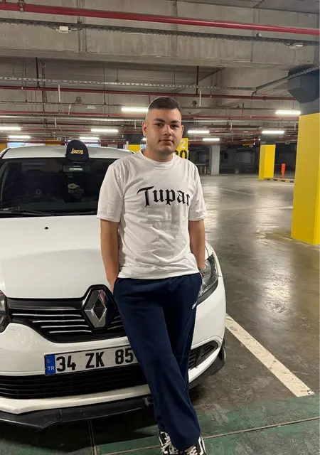 Я Ramazan, 19, знакомлюсь для общения в Стамбуле