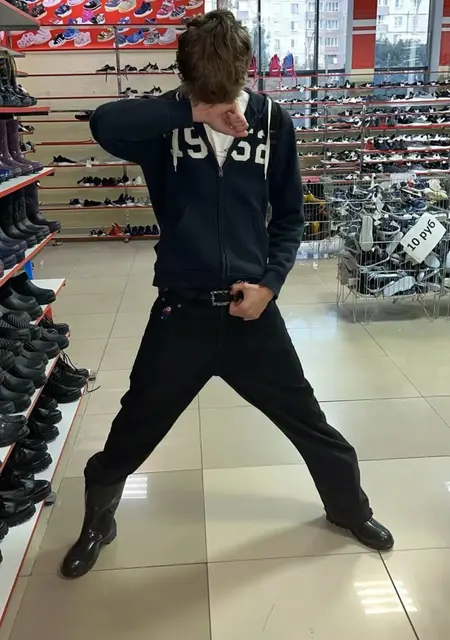 Я Ivan, 18, из Минска, ищу знакомства на одну ночь