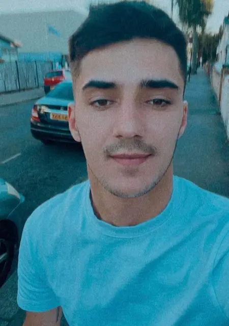 Я Florin, 25, знакомлюсь для открытые отношения в Borsa