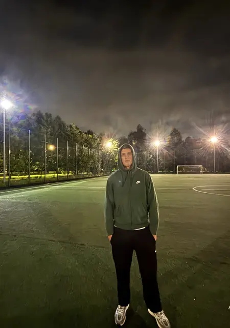 Я Макс, 18, знакомлюсь на одну ночь в Амстердаме