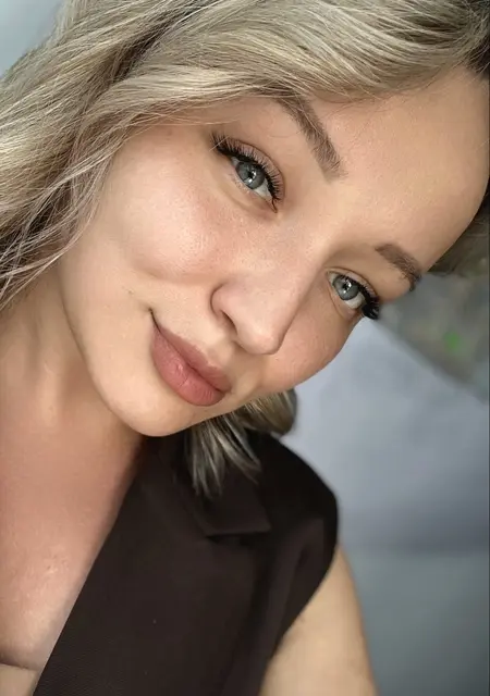 Elena из Парижа, ищу на сайте знакомства без обязательств