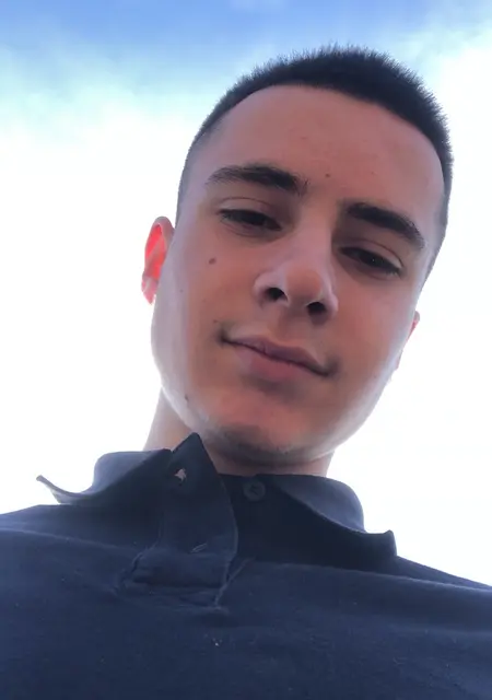 Я Владислав, 22, из Черновцов, ищу знакомства без обязательств