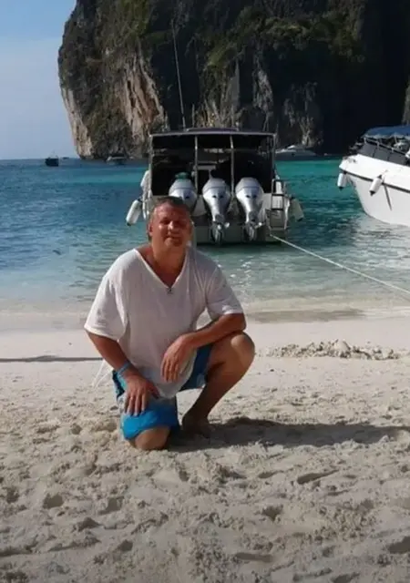 Роман из Парижа, мне 51, познакомлюсь для открытые отношения