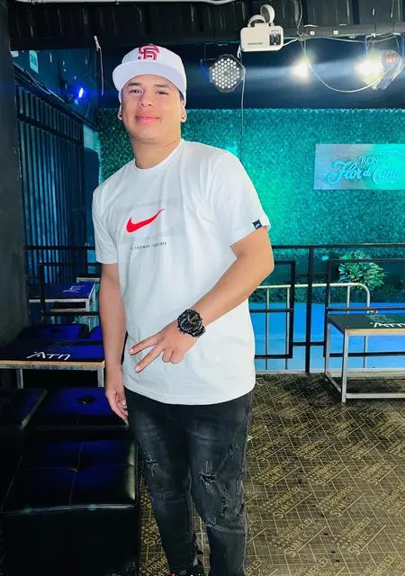 Я Siul, 24, из Чиклайо, ищу знакомства на одну ночь