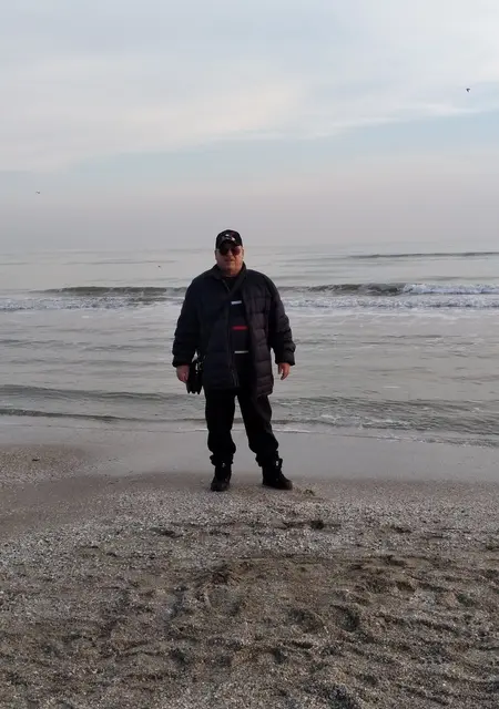 Я Юрий, 67, из Киева, ищу знакомства на одну ночь