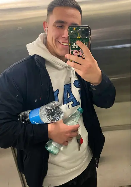 Я Миша, 25, из Ровно, ищу знакомства без обязательств