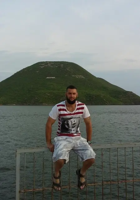 Олег из Херсона, мне 39, познакомлюсь для дружбы