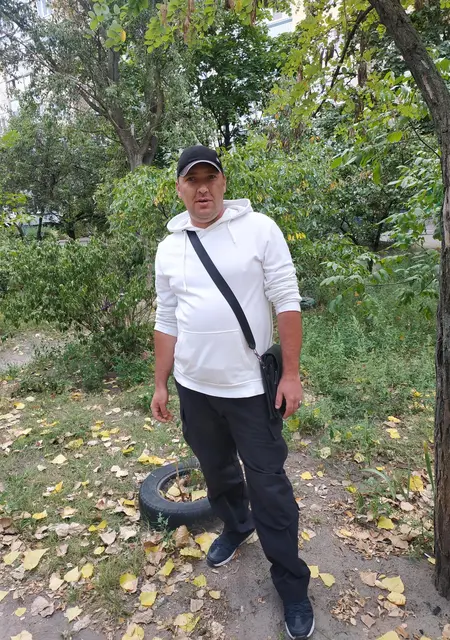 Я Денис, 39, знакомлюсь без обязательств в Каменском