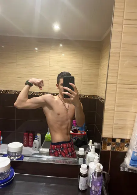 Ivan из Риги, мне 20, познакомлюсь на одну ночь