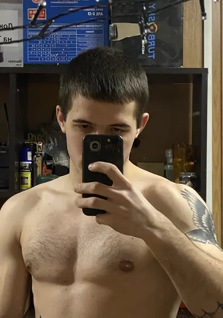 Я Денис, 21, из Вены, ищу знакомство для общения