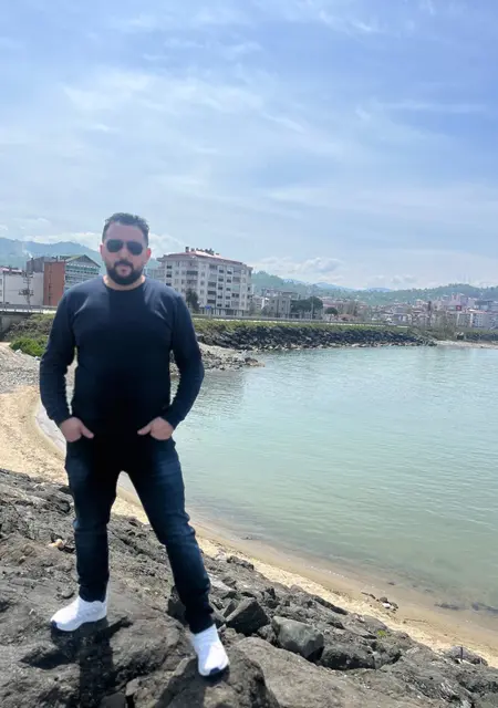 Zeki из Бурсы, мне 40, познакомлюсь для приятного времяпровождения