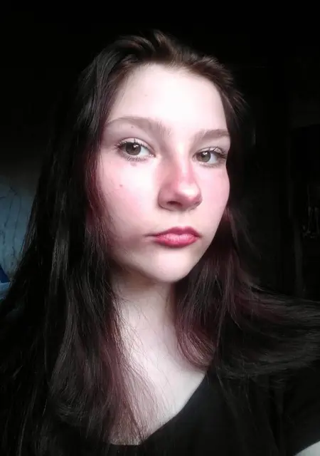 Аня з Макіївки, шукаю на сайті знайомства без зобов'язань