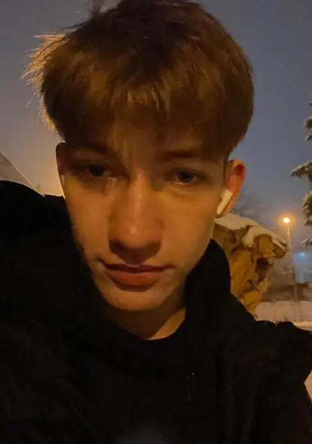 Я Дима, 20 років, знайомлюсь без зобов'язань у Макіївці