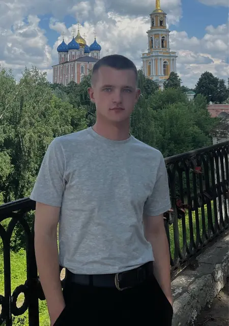 Я Roman, 20, из Франкфурта-на-майне, ищу знакомство для приятного времяпровождения