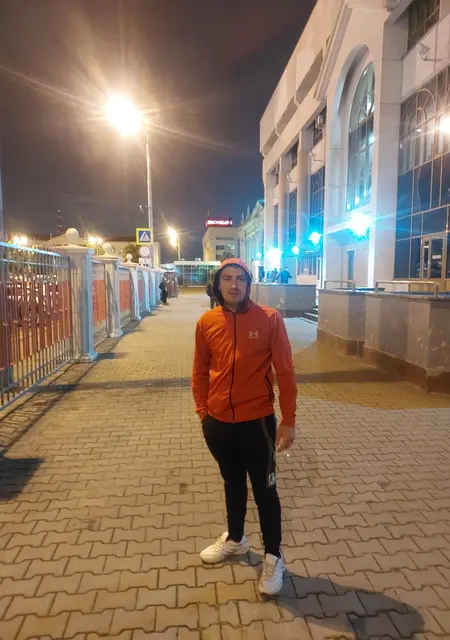 Я Сергей, 27 років з Новопскова, шукаю знайомства без зобов'язань