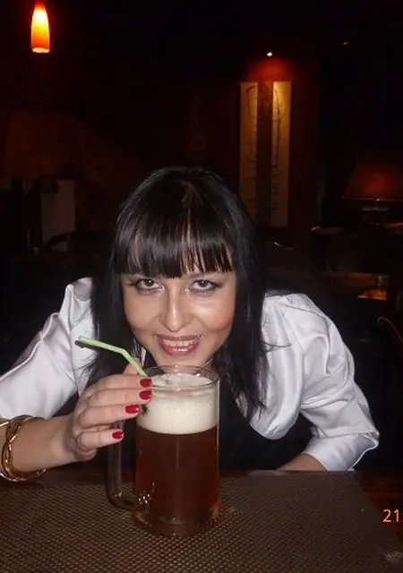 Я Катя, 37, из Гомеля, ищу знакомство для приятного времяпровождения