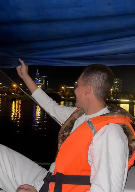 Я Каюм, 21, из Амстердама, ищу знакомства без обязательств